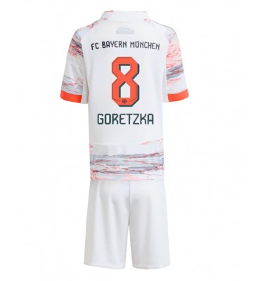 Bayern Munich Leon Goretzka #8 Segunda Equipación Niños 2025-26 Manga Corta (+ Pantalones cortos)